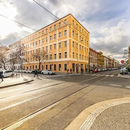 Byt V Blizkosti Centra Praag Buitenkant foto